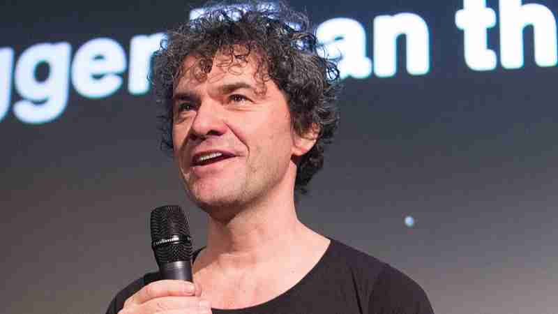 Mark Cousins (filmmaker) - Mark Cousins IFFR 2017 1 (cropped), tags: cousins' karlovy - CC BY-SA